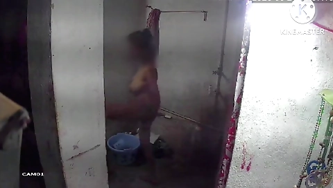 Indian woman masturbates in her apartment in her bed