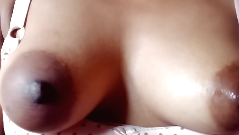 Indian chick in her bedroom shows her body in webcam video