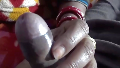 Shabana ki bhabi receives a handjob by the husband