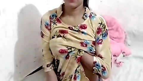 Indian braze girl play with her fingers in homemade pornography