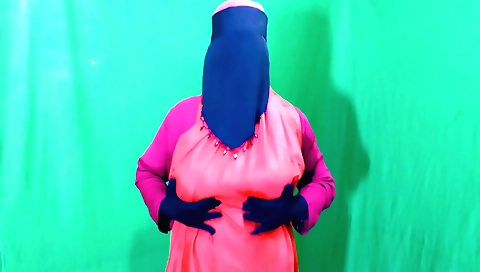 Indian babe enjoys sucking on her stepbrother's cock