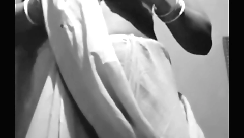 Solo bhabhi video showing a lady in colorful sarees