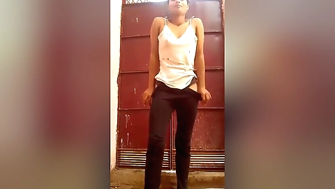 Girl showing her body in amateur solo beauty video