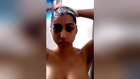 Today Exclusive-sexy Nri Paki Bhabhi Bathing And Blowjob