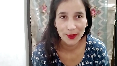 Indian brunette shows off her ass and face in a solo video