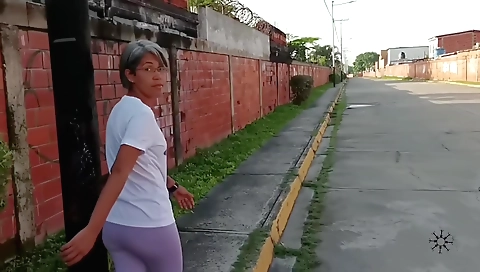 Indian mature babe 18+ fucks a guy with huge black cock