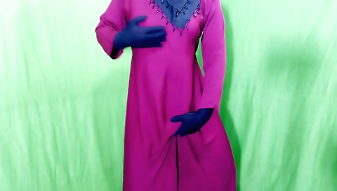 Indian housewife has her beauty with her solo video