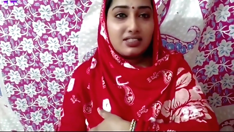 Amateur brunette making a fuck on the bed with her lover