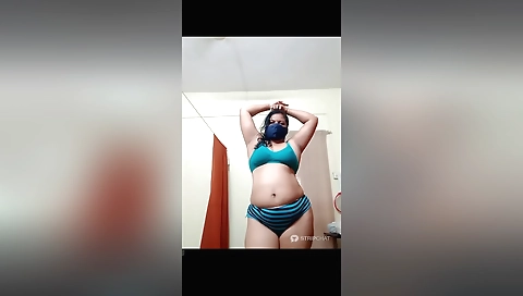 Chubby brunette girl with a big ass makes her self a web porn