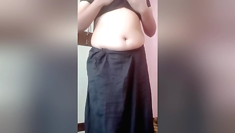 Indian chick masturbating with big boobs on webcam