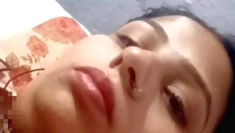 Indian teen takes her clothes and then masturbates