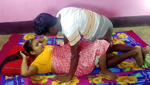 Indian girl gets her pussy pounded in homemade video