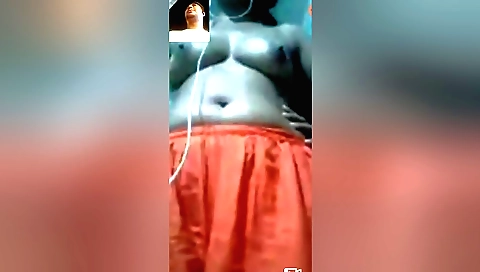 Indian girl shows off her tits in amateur solo video