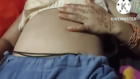 Indian babe fucked by her pussy in homemade solo video