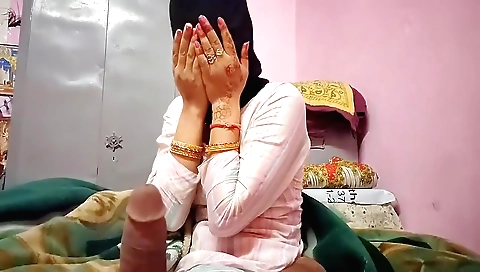 Amateur brunette sucking dick in morning and blowjob