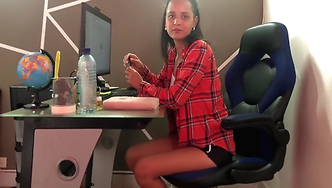 Amateur porn video with a big ass brunette with a great mouth