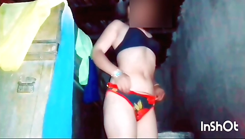 Brunette amateur with a hot body is having sex with herself