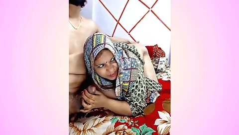 Indian milf is having sex with her boyfriend in bed