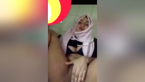 Beautiful curvy girl shows off her sexy figure on a web camera