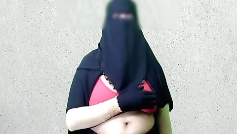 Big boobs indian housewife solo doing something sensual