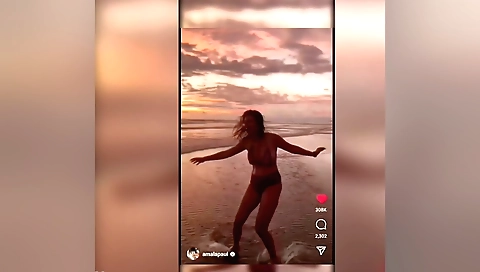 Hot amateur brunette showing her boobs on the camera