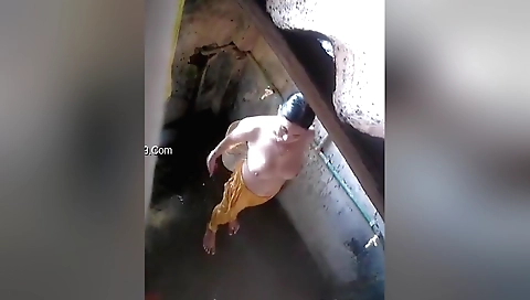 Desi bhabi takes her shower without shame and shows off