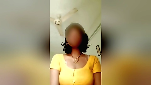 Amateur babe shows off her big breasts and a cute body