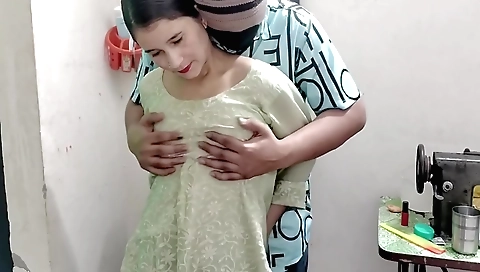 Indian amateur with small boobs has her pussy fingered