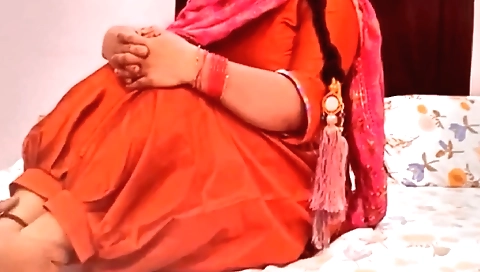 Indian MILF with a great ass is giving a sexy massage