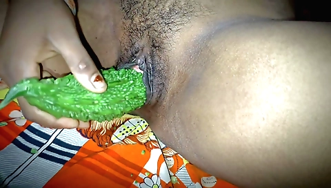 Busty bhabi masterbusting in a hairy pussy and pussy