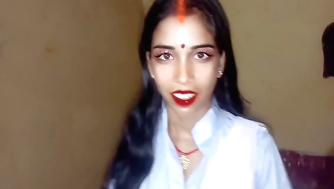 Hot brunette in outdoor sex video filmed in her first