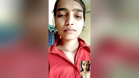 Today Exclusive- Cute Desi Girl Shows Her Boobs On Vc