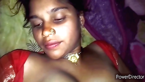 Amateur hottie with hairy pussy and hairy vagina gets her crotch raved