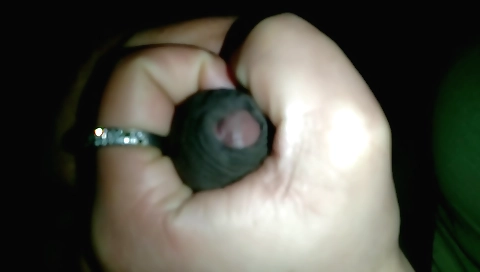 Amateur brunette gets her pussy fucked and she's getting a handjob