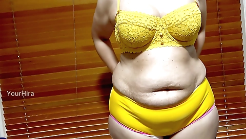 Indian wife with a sexy bra is a great tease with her bra