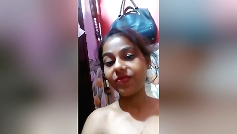 Today Exclusive- Horny Indian Girl Shows Her Boobs And Pussy