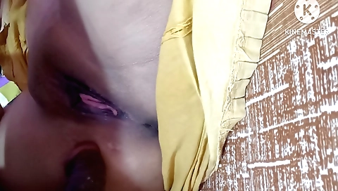 Amateur indian housewife and her hubby sex on the bed