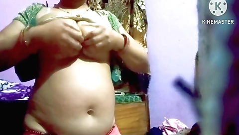 Indian Super Hot Bhabhi Massage Her Body And Her Boobs