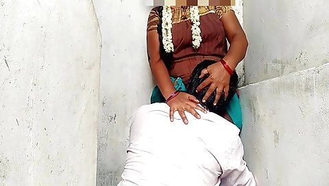 Indian girl with a nice body is showing her cunt to hubby