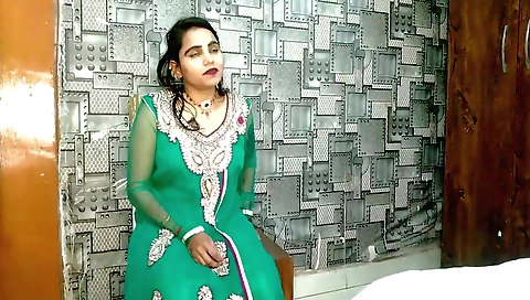 Indian teenstepmom seduces a young guy with her pussy