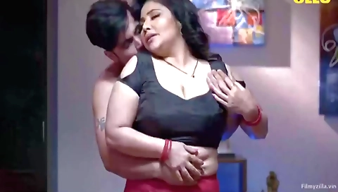 Busty indian MILF chachi ki bhean kofa gets fucked by young man