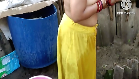 Indian busty bhabhi naked outdoors in bath and bath