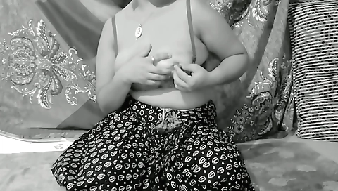 Amateur wife is fingering and doing all she can for the guy