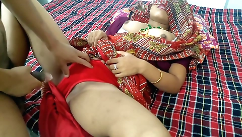 Hot amateur brunette sucks a toy and gets it on her pussy