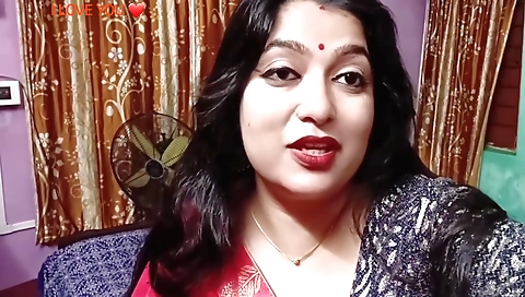 Sexy hot video of a horny brunette showing off her body