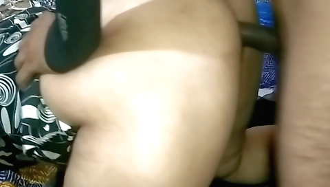 Indian babe gets a hot anal blowjob in homemade video