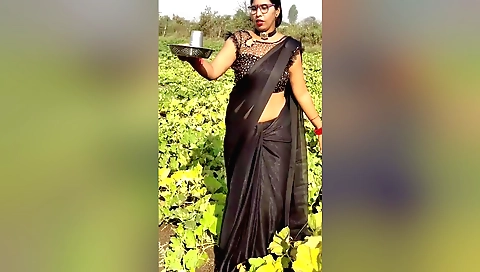 Bhabhi ne kitchen me devar se Gand marvai indian village bhabhi