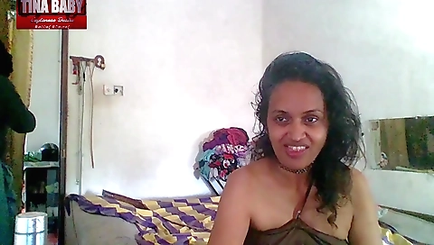 Indian milf with round booty gets his husband satisfied