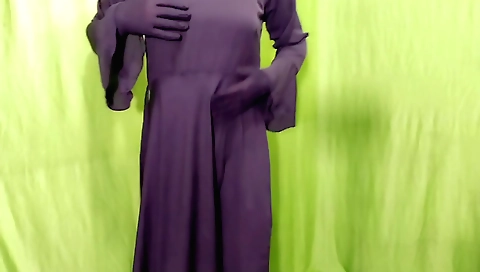 Solo indian blonde gives a hot blowjob in the studio