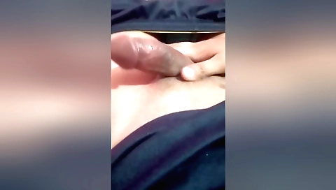 Handjob with a beautiful Indian girl in homemade porn video
